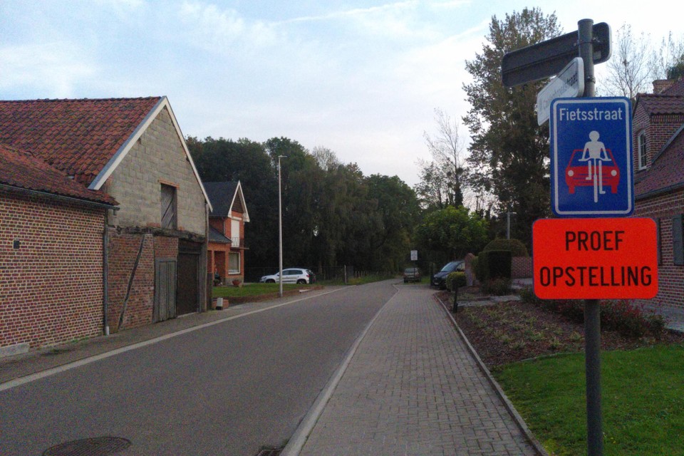 De proefopstelling van de fietsstraat op Coolenbroek wordt definitief.
