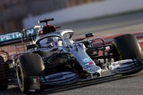 thumbnail: Lewis Hamilton in de Mercedes F1-bolide