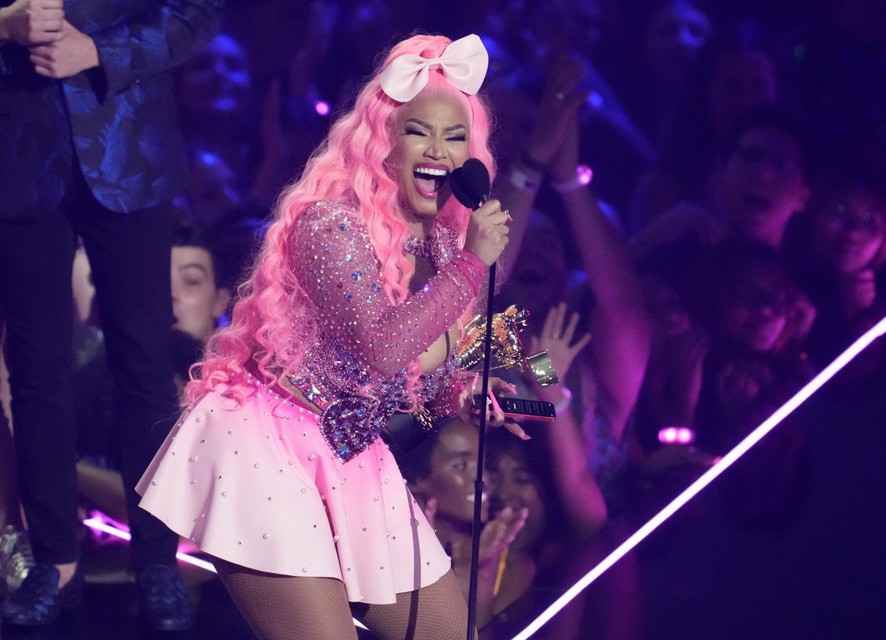 Nicki Minaj trad op met het nummer Super freaky girl. 