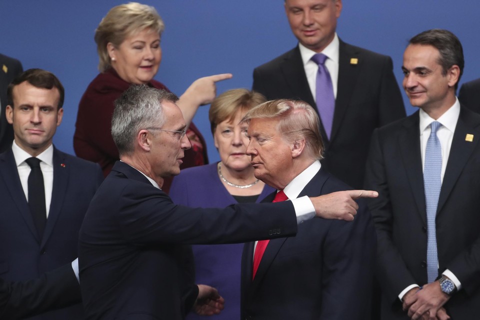 Donald Trump met Jens Stoltenberg tijdens een NAVO-ontmoeting tijdens zijn presidentschap.