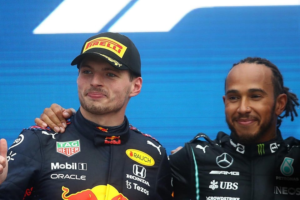 Max Verstappen en Lewis Hamilton. 