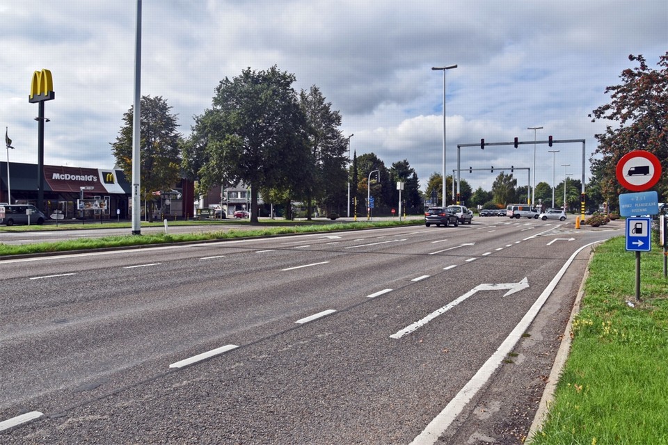 De geplande overkapping van het kruispunt van de Ringlaan (N71) en de Stationsstraat (N746) in Lommel zal ten vroegste starten in 2021. 