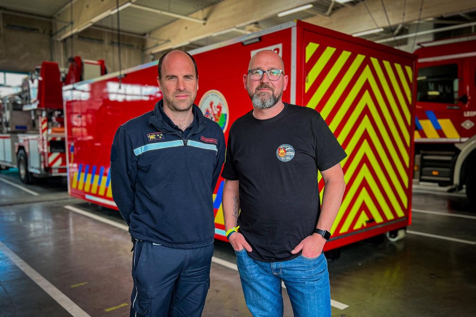 Links postverantwoordelijke kapitein Roel Adriaenssens en rechts Raoul Hulsmans, voorzitter Vriendenkring vzw,  die instaan voor de organisatie van alle evenementen bij brandweer Leopoldsburg.