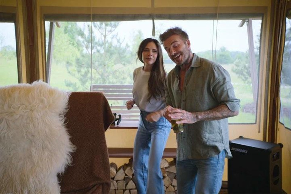David en Victoria Beckham gaan aan het dansen in de Netflix-serie ‘Beckham’