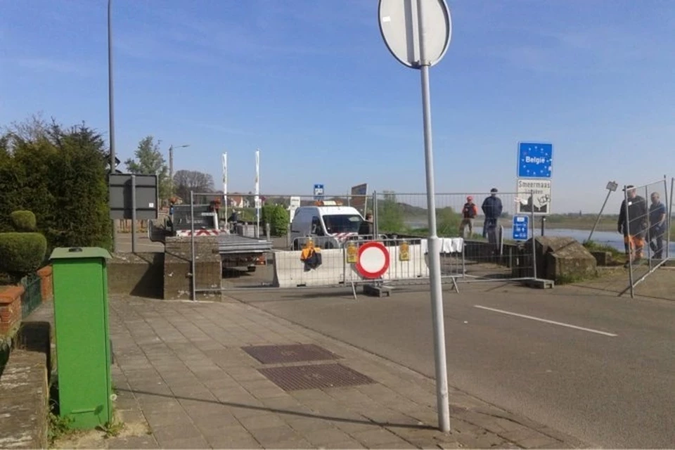 De grens tussen Belgisch en Nederlands-Limburg is tegenwoordig op tal van manieren duidelijk, ook financieel.