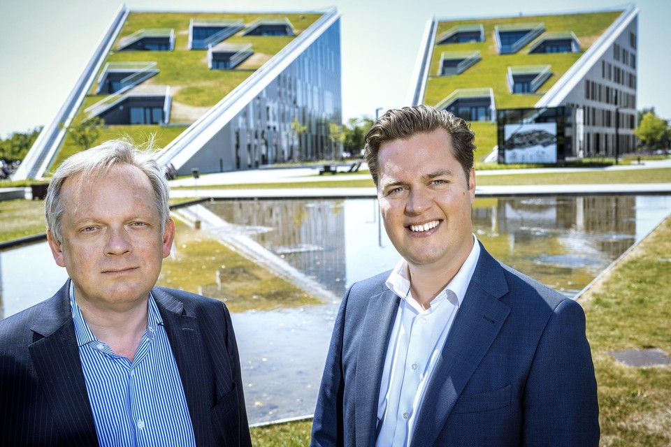 Directeur Noël Slangen en voorzitter Tom Vandeput van POM Limburg. 