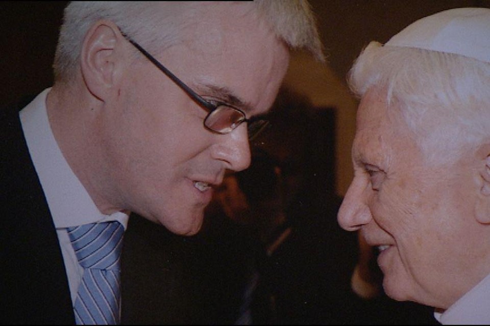Zwaenepoel ontmoette paus Benedictus XVI verschillende keren. 