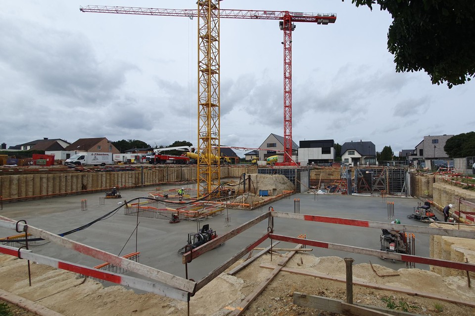 De bouw van het nieuwe woon-zorgcentrum in het centrum van Opglabbeek is ondertussen van start gegaan.