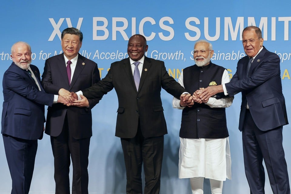 Braziliaanse President Luiz Inacio Lula da Silva, China’s President Xi Jinping, Zuid Afrikaanse President Cyril Ramaphosa, India’s eerste minister Narendra Modi and Russische minister van buitenlandse Sergei Lavrov poseren for een BRICS groep foto.