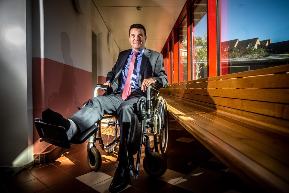 Rector Bernard Vanheusden start met een gebroken been aan zijn eerste ambtstermijn van vier jaar. 