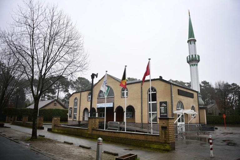 In Selimiye moskee in Heusden kwamen duizend moskeebezoekers samen voor het vrijdaggebed.