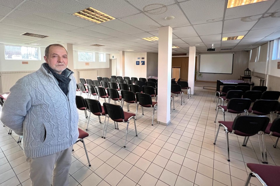 De kerkstoelen in de Evangelische kerk in de Herenstraat zullen plaatsruimen voor bedden en kasten voor oorlogsvluchtelingen uit Oekraïne. 
