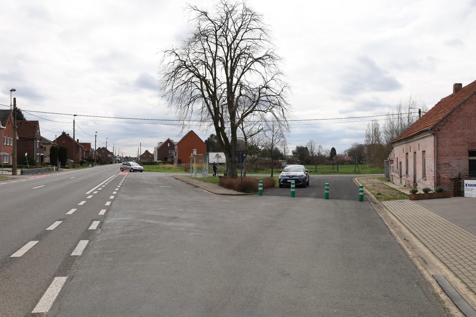 Vanaf het kruispunt Burgemeester Henrylaan en Klaverstraat in Rotem zal een nieuwe ontsluitingsweg aangelegd worden richting de nieuwe verkaveling Reselt.