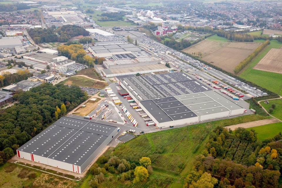 De vestiging van H.Essers in Wilrijk, met het aanpalende Ferrarisbos. rr 