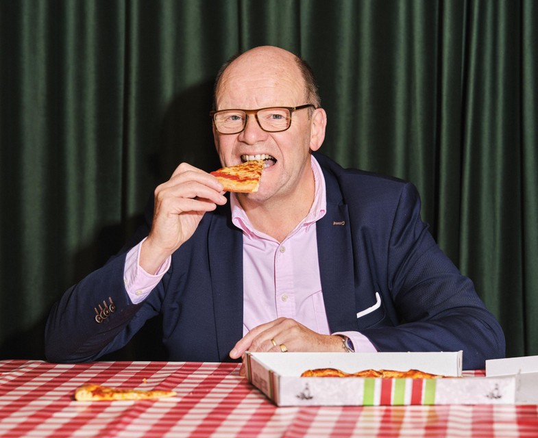 Culinair journalist Rudi Smeets: “Tijdens het jurybezoek ga ik onder meer letten op de pizzabodem: die moet dun en mals zijn, maar toch ook stevig met een mooie, knapperige korst.” 