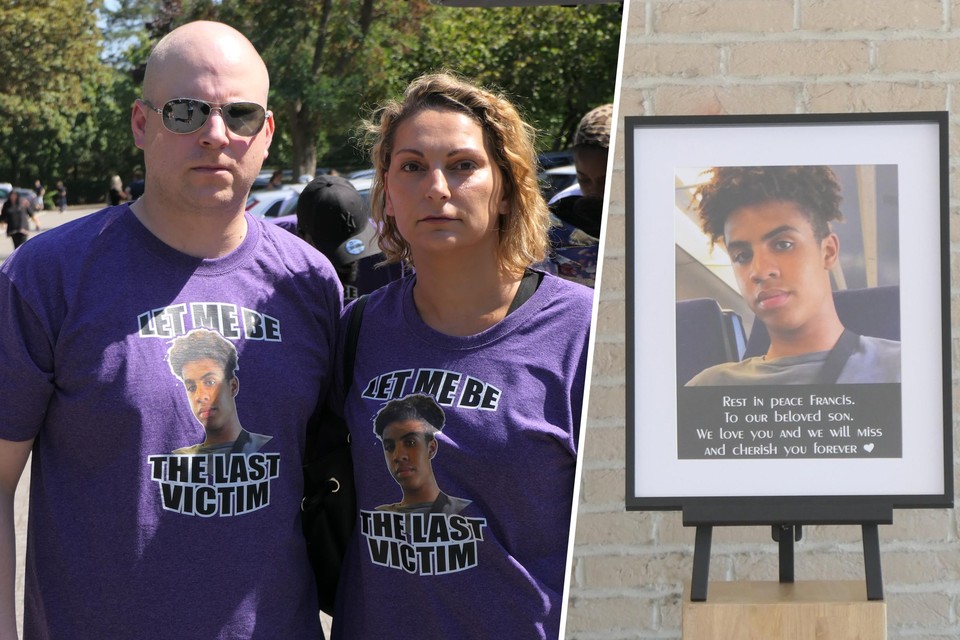 De familie en vrienden van Francis gingen massaal in op de oproep om T-shirts te dragen om de tiener te herdenken. Rechts de laatste foto die van Francis genomen werd. 