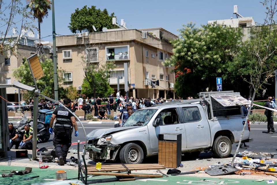 Een Palestijnse man reed in Tel Aviv met zijn wagen in op een groepje mensen. Er vielen zeven gewonden.
