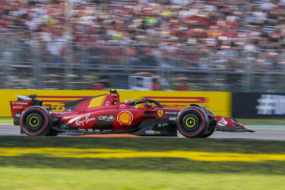 Ferrari met een ‘Duitse vlag’.