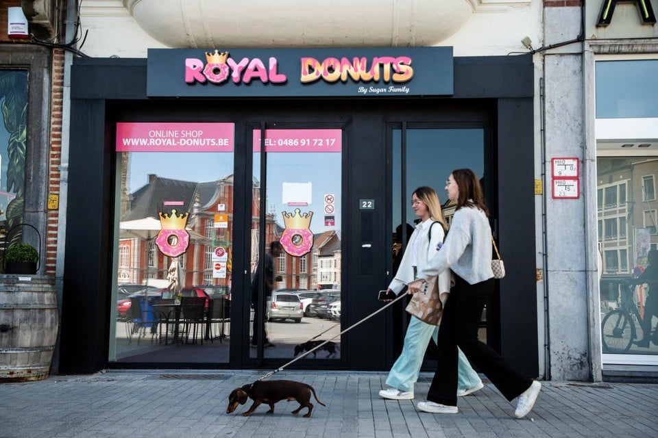 Op de vitrine van de Royal Donuts op de Grote Markt in Sint-Truiden hangt sinds kort de boodschap ‘Wij zijn gesloten’. 
