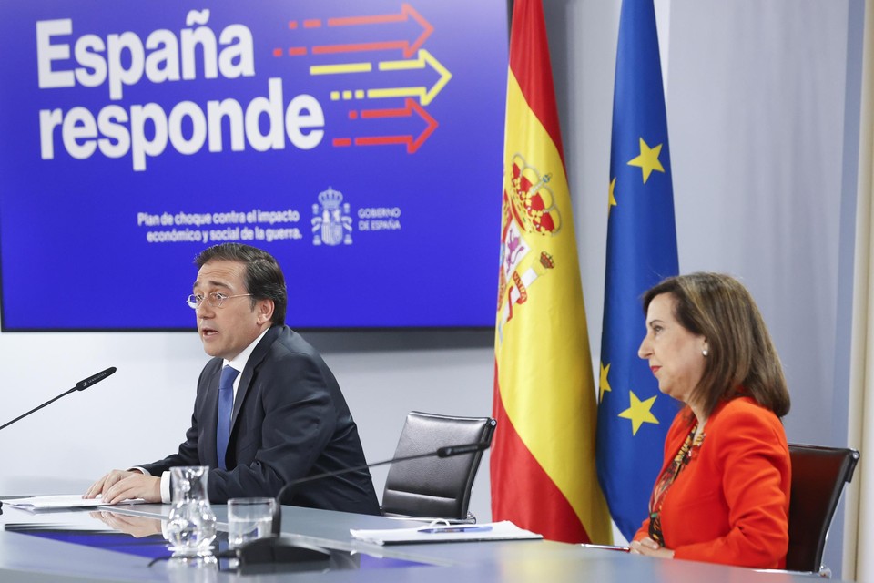 De Spaanse minister van Buitenlandse Zaken, José Manuel Albares, en van Defensie Margarita Robles stelden de NAVO-top voor. 