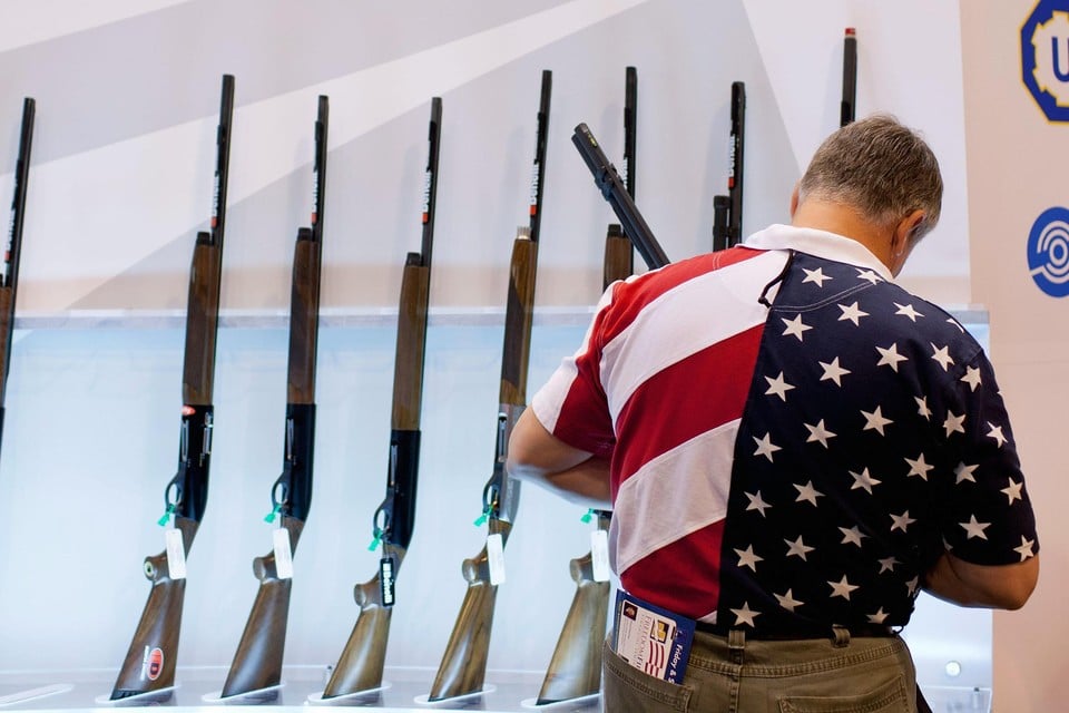 Op de jaarlijkse meeting van de NRA worden traditiegetrouw de nieuwste wapens tentoongesteld (foto uit 2012). 