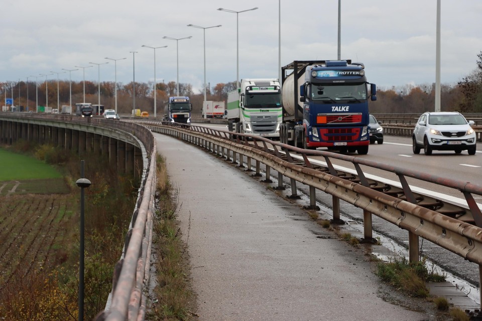 De asfaltvernieuwing sluit aan bij de werken op en rond het viaduct in Boorsem. 