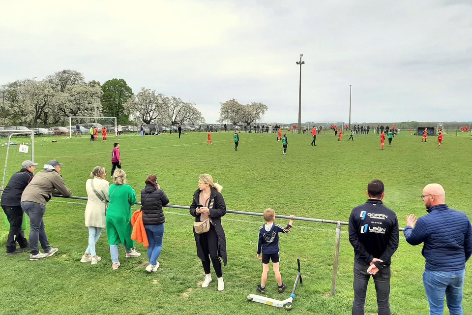 Op de terreinen aan de Raes van Heerslaan konden jonge voetballertjes zich drie dagen lang uitleven op het paastornooi van voetbalclub Heers VV.