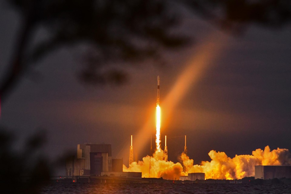 De Falcon-9 raket in kwestie met de twee satellieten aan boord. 