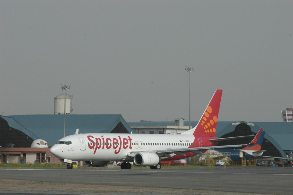 De piloten van Spicejet zijn geschorst nadat een foto van een koffiebeker viraal is gegaan.