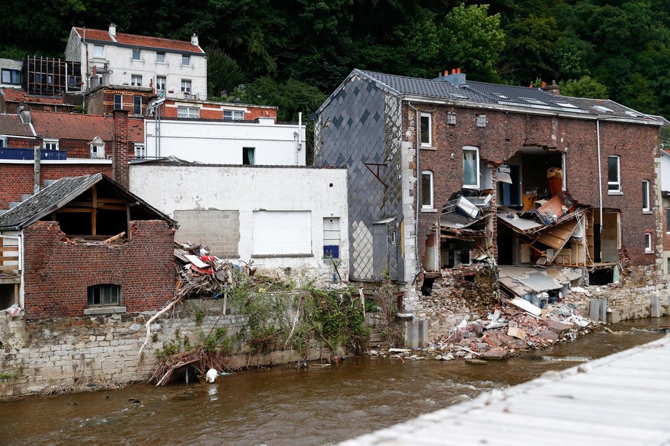 Vlaanderen gaat lege assistentiewoningen aanbieden aan slachtoffers van de watersnood in Wallonië die nu dakloos zijn. 