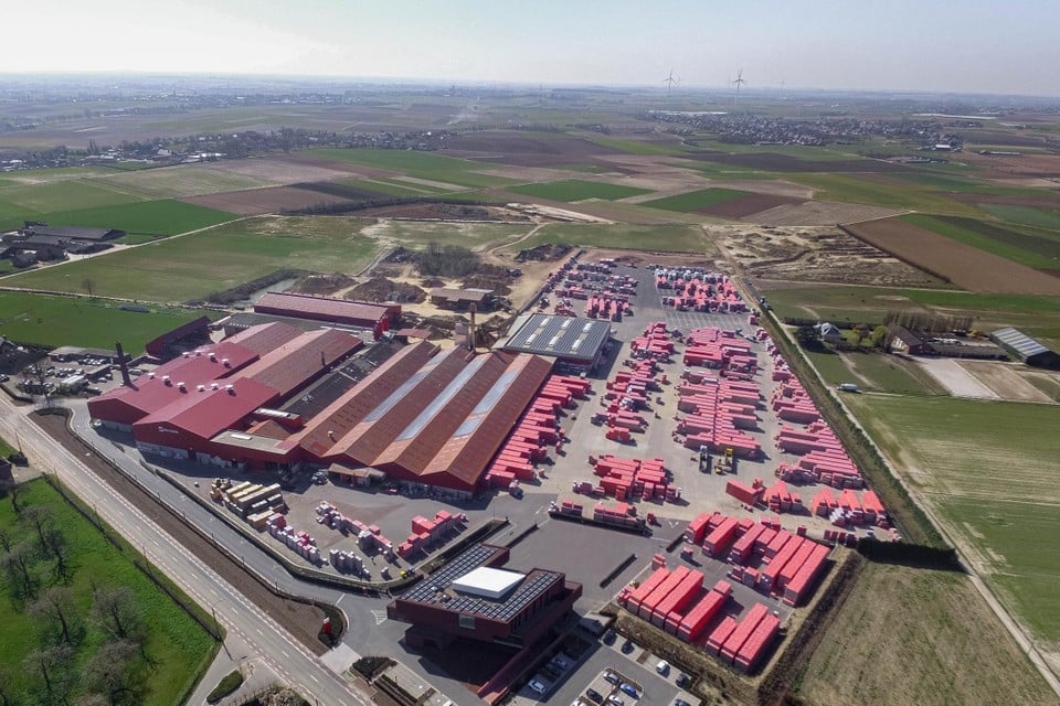 Luchtfoto van Nelissen Steenfabrieken.