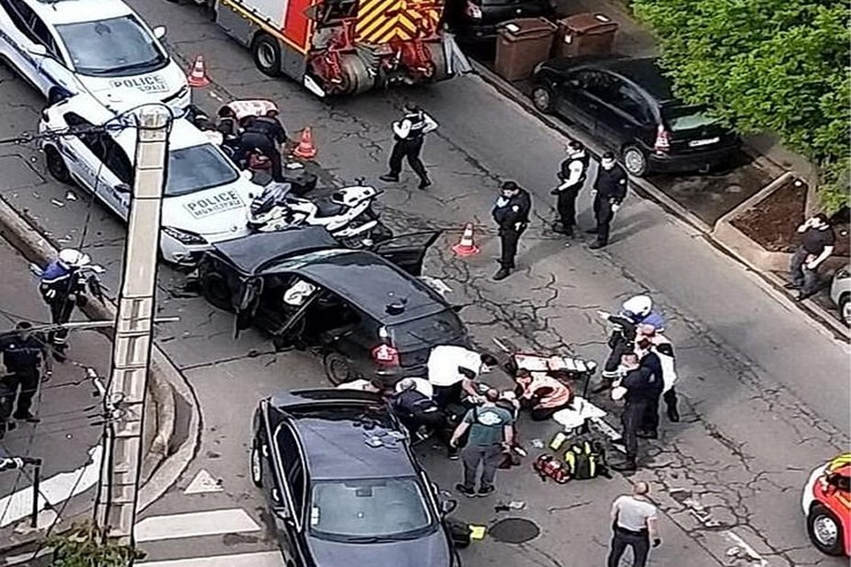 Het nieuws werd verzwonden door de coronacrisis, maar vorige maandag reed in Colombes (nabij Parijs) een man op twee agenten in. Hij had trouw gezworenaan IS. 