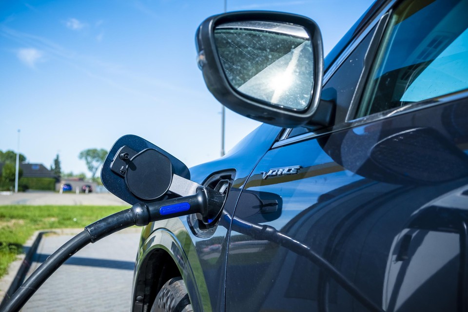 In het regeerakkoord luidt de ambitie dat alle nieuwe bedrijfswagens ­tegen 2026 broeikasgasvrij zijn.  