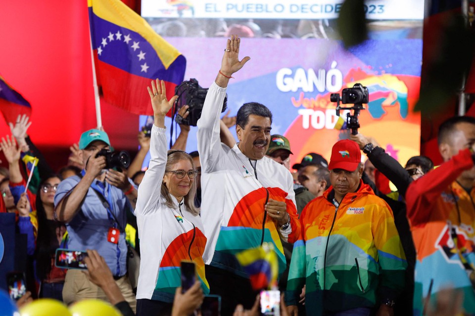 President Maduro viert de overwinning na het referendum over de annexatie van Essequibo.