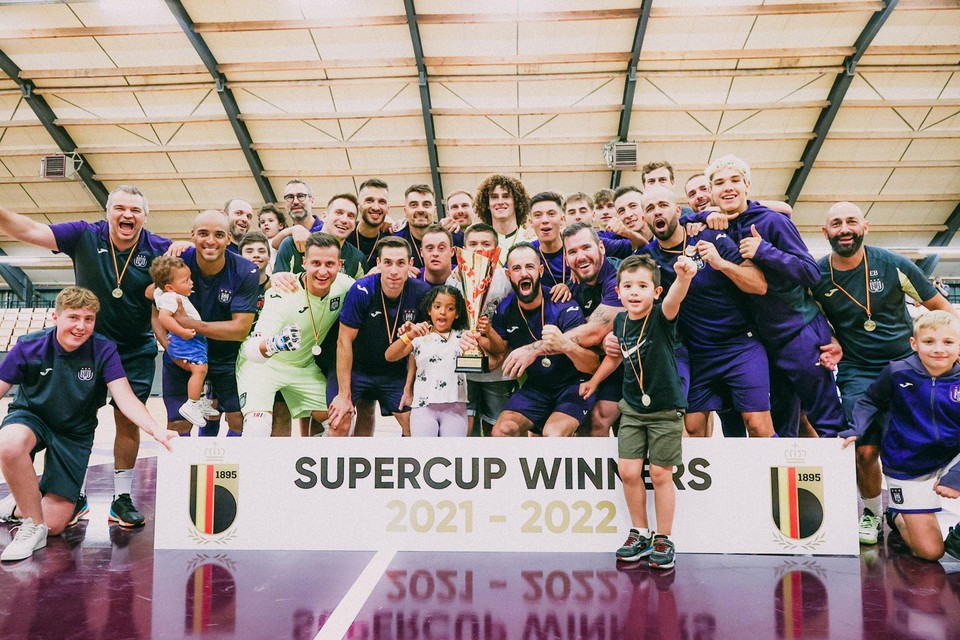 RSCA Futsal pakte met de Supercup al vroeg een eerste prijs. 