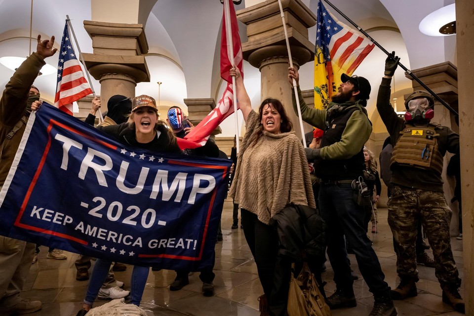 6 januari 2021: Trump-aanhangers dringen het Capitool binnen. Ze aanvaarden niet dat Joe Biden de verkiezingen gewonnen heeft. 