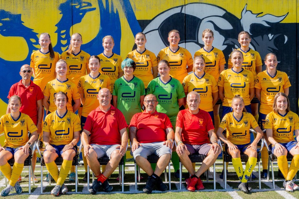 De dames van STVV spelen zaterdag hun eerste wedstrijd in de nationale reeksen. 