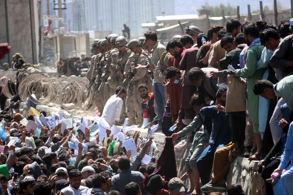 Duizenden Afghanen probeerden de Amerikaanse luchtmachtbasis in Kaboel te bereiken tijdens die laatste chaotische dagen.