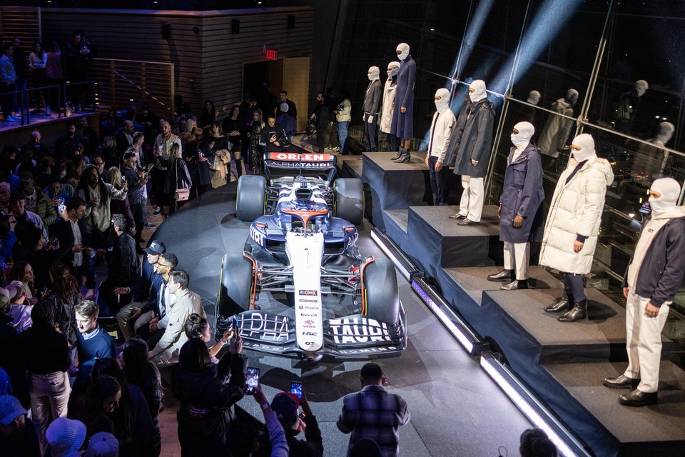 AlphaTauri stelt haar F1-bolide voor tijdens de New York Fashion Week