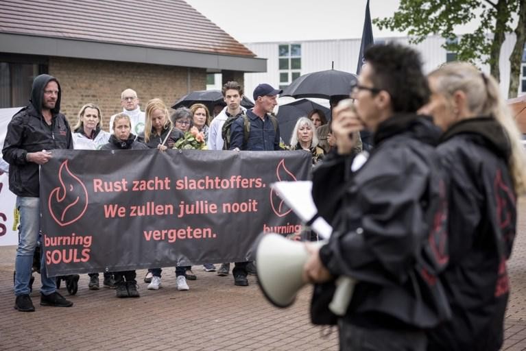 Animal Rights Organiseert Wake Voor Omgekomen Varkens Nabij Het Belang Van Limburg Mobile