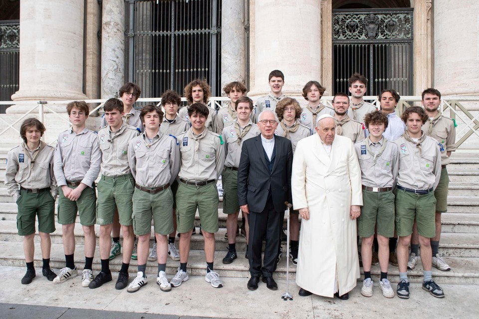 De Jingroep van de Hasseltse scouts tijdens hun ontmoeting met paus Franciscus in Rome.