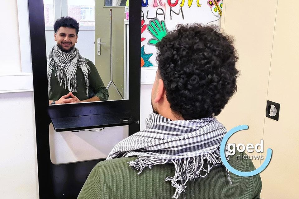 In Gaza had Ezzedin al een opleiding tot barbier gevolgd, in ons land volgt hij opnieuw een kappersopleiding.