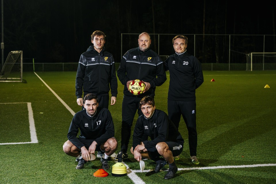 Genk VV-coach Tom Leenaerts levert met Brian Janssen, Céderic Kochen, Laurens Huybregts en Stephen Bijnens vier spelers af in het elftal van de maand in 3C.