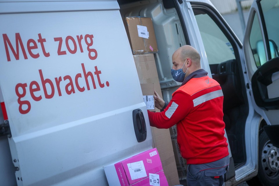 “De postbodes maken de verplaatsing sowieso, en moeten toch al aan de deur zijn”, zegt bpost-woordvoerster Veerle Van Mierlo. 