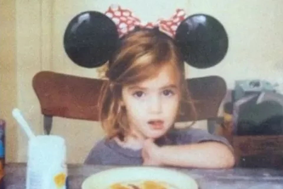 Deze kinderfoto van Emma Roberts sloop in de special, terwijl het Emma Watson had moeten zijn.  