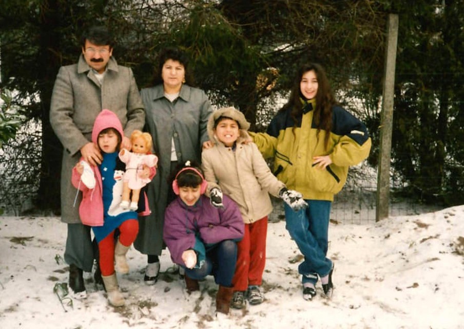 Het gezin Demir, met Zuhal rechts. 