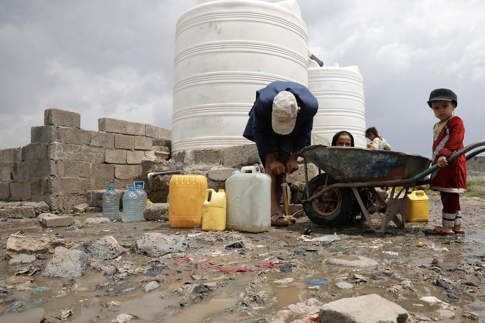 In het door oorlog geteisterde Jemen heerst een sterk tekort aan voedsel en water.