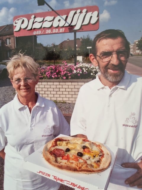 Mia Wans e Roger Mertens hanno venduto la loro pizza appena sfornata in un famoso camion a Genk e dintorni chiamato De Pizzalijn. 