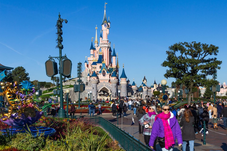 Het kasteel van Doornroosje in Disneyland Parijs.