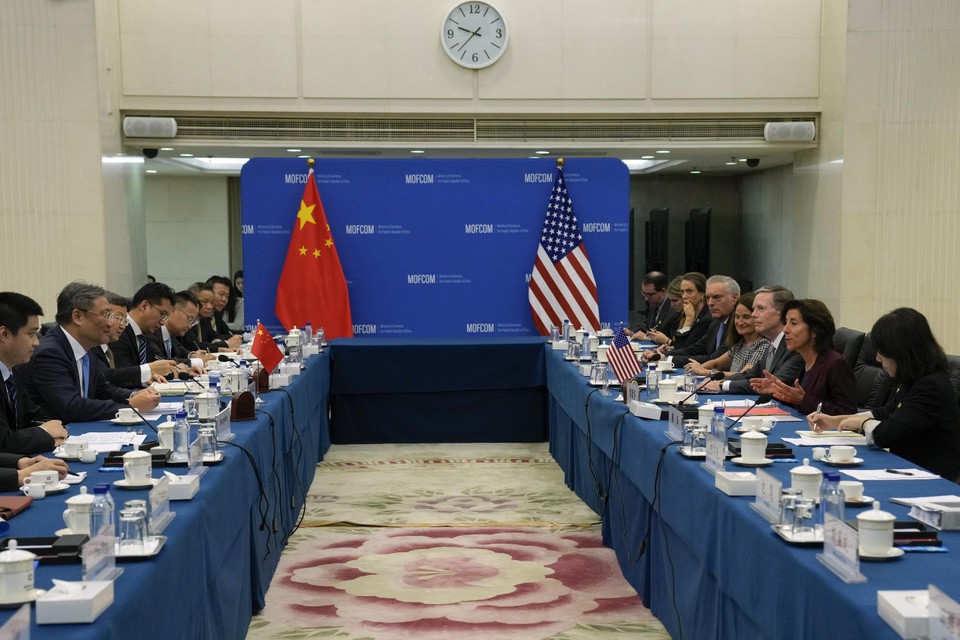 De Amerikaanse minister van Handel Gina Raimondo houdt in China gesprekken met leiders uit de politiek en de zakenwereld.